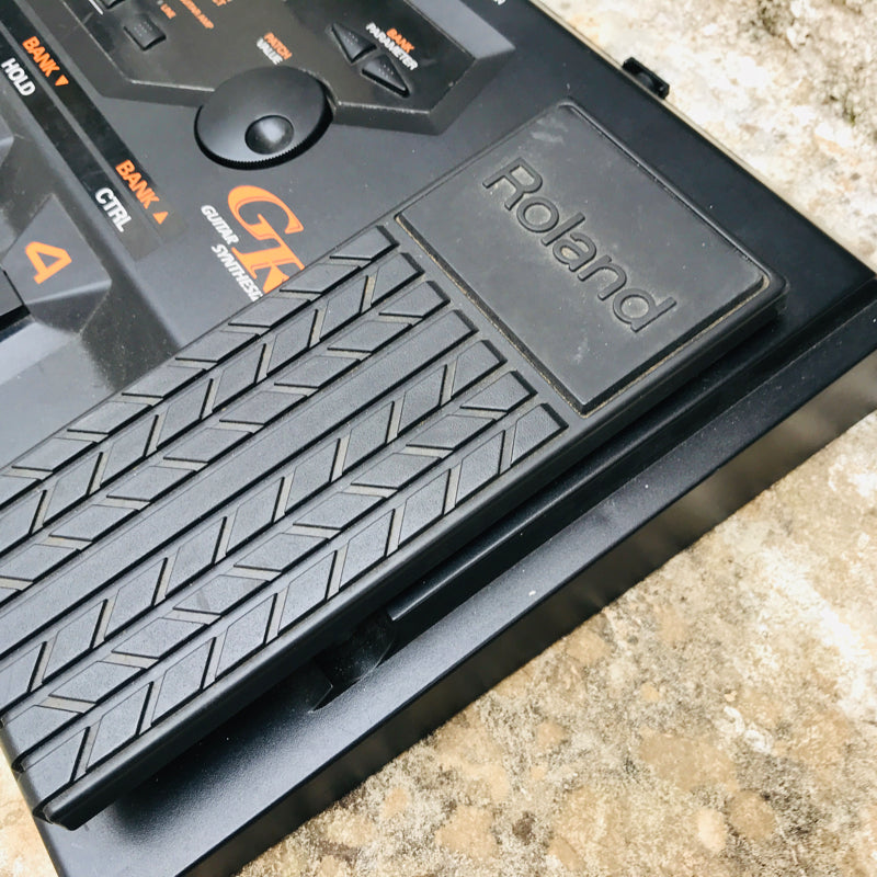 ROLAND GR-33 Guitar Synthesizer Pedaliera Sintetizzatore per