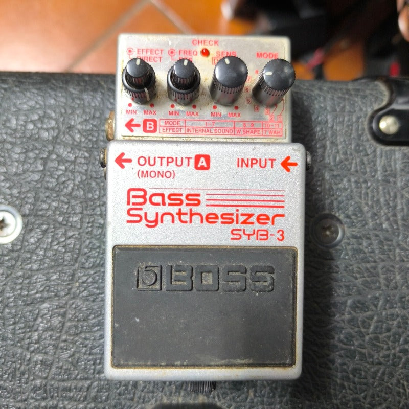 BOSS SYB-3 Bass Synthesizer Effetto Sintetizzatore a Pedale per